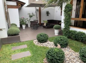 Casa · 595m² · 3 Dormitorios · 3 Estacionamientos · Casa en Venta en La Molina