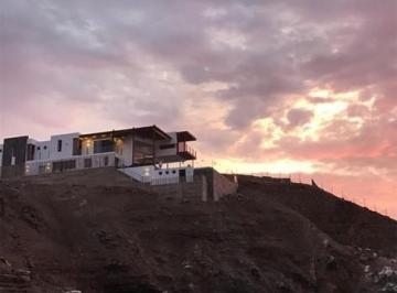 Casa · 1700m² · 5 Dormitorios · 3 Estacionamientos · Casa de Playa en Alquiler o Venta en Pucusana