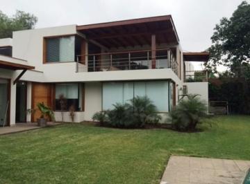 Casa · 1583m² · 4 Dormitorios · 8 Estacionamientos · Casa en Venta en La Molina