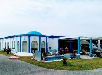 Terreno / Lote · 240m² · 4 Dormitorios · 3 Estacionamientos · Vendo Linda Casa en Playa Las Lagunas de Puerto Viejo, San Antonio