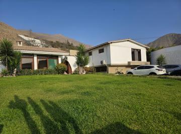 Casa de 4 habitaciones, Lima · Venta Casa con Amplio Jardin - Rinconada del Lago 1er Etapa