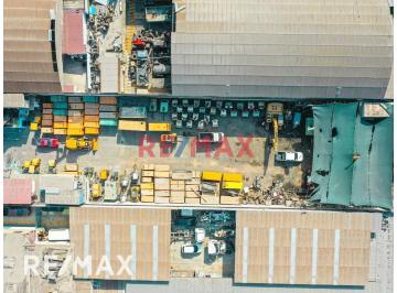 Nave industrial · 160m² · 4 Estacionamientos · Venta de Local Industrial 1576 m² en Av Cascanueces - Santa Anita