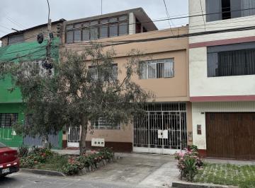 Casa · 385m² · 7 Dormitorios · 1 Estacionamiento · Casa en Ingieneria de 3 Pisos, Cerca a Habich