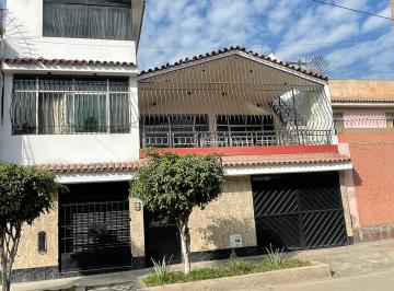 Departamento de 10 habitaciones, Lima · Se Vende Espaciosa Casa en San Martin de Porres