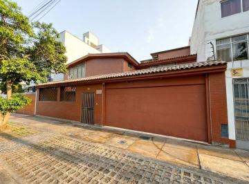 Casa · 400m² · 4 Dormitorios · 2 Estacionamientos · Oportunidad – Casa Como Terreno en Calle Pietro Marchand