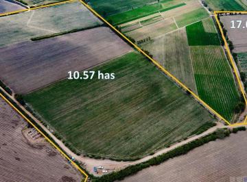 Terreno / Lote · 105700m² · Zonif. Zte - Para Uso Residencial, Comercial, Recreacional, Cultural, Etc!