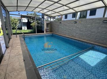 Casa de 5 habitaciones, Arequipa · Lujosa Residencia con Piscina Techada en Zona Exclusiva