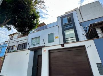 Casa de 4 habitaciones, Lima · Venta de Moderna Casa Remodelada en San Antonio - Miraflores