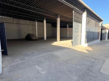 Nave industrial de 6 habitaciones, Arequipa · Amplio Almacén Industrial en Paucarpata?