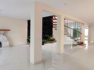 Casa de 4 habitaciones, Arequipa · Alquilo Casa de 330 m² en Plena Av Bolognesi Frente Al Inter 4 Dorm.