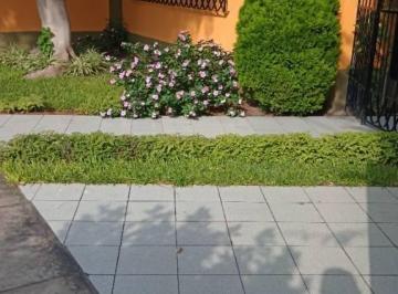 Casa de 3 habitaciones, Lima · Venta de Casa con Jardín y 3 Cocheras en Surco – Cerca de Miraflores y Barranco