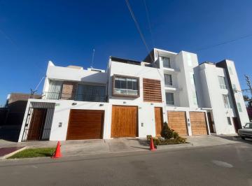 Casa de 4 habitaciones, Ica · Casa en Venta en Urb. Oasis