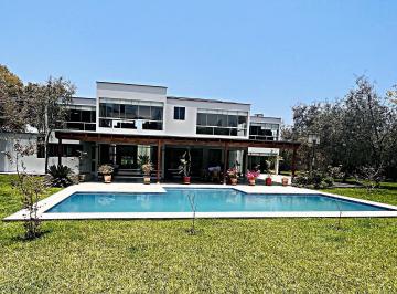 Casa de 5 habitaciones, Lima · Vendo Bellísima Casa, de Construcción Moderna, con Amplio Jardín y Piscina en Pachacamac!