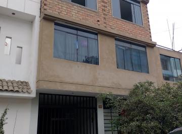 Departamento de 3 habitaciones, Lima · Venta Departamento 2do Piso - Urb. El Pinar - Comas