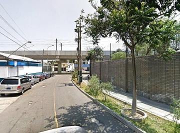 Terreno / Lote de 6 habitaciones, Lima · Terreno Comercial en Esquina Vta. Surco Parám 10 Pisos A. T. 475.99 Mt. Us$1,237,574