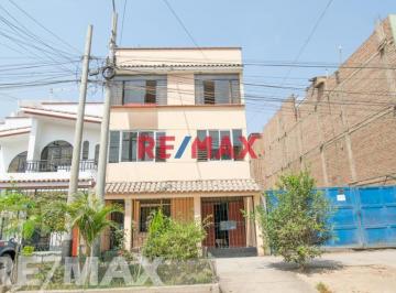 Casa · 380m² · 7 Dormitorios · Vendo Casa de 3 Pisos en Urb Luciana en Carabayllo 120 m²