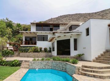 Casa · 450m² · 4 Dormitorios · Casa en Venta La Planicie