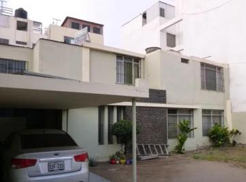 Terreno / Lote de 3 habitaciones, Lima · Casa Como Terreno