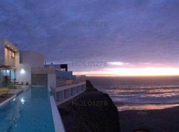 Casa de playa · 450m² · 6 Dormitorios · 6 Estacionamientos · Se Vende Linda Casa en Playa Misterio