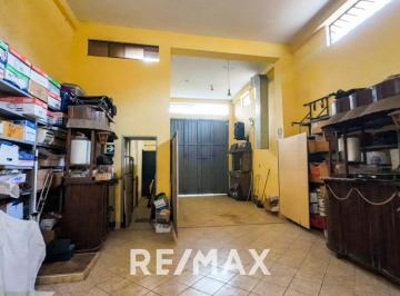 Casa · 236m² · 3 Dormitorios · Se Vende Casa Comercial en Av Maria Reiche