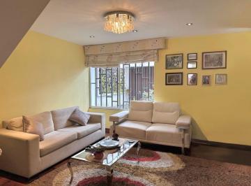 Casa de 3 habitaciones, Lima · Vendo Casa Remodelada en La Virreyna Surco