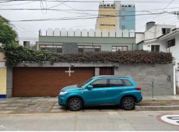Casa · 300m² · 4 Dormitorios · 4 Estacionamientos · Ocasión Vendo Casa en Jiron Van Gogh N°2, Urb. San Borja, San Borja