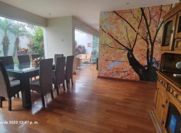 Casa · 300m² · 4 Dormitorios · 2 Estacionamientos · Casa en Venta en La Molina