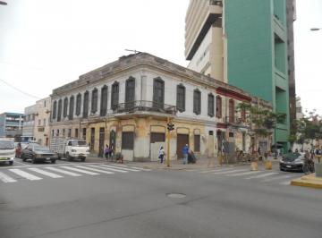 Local comercial · 587m² · Venta de Excelente Casona Republicana Esquina Jr. Washington con Av España.