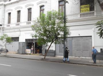 Casa · 1500m² · 9 Dormitorios · Casa en Excelente Zona Comercial – Cercado de Lima