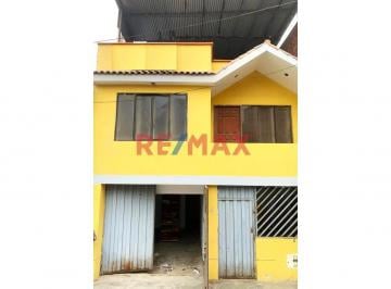 Casa · 125m² · 8 Dormitorios · 1 Estacionamiento · Venta de Espaciosa Casa Familiar en San Juan de Miraflores
