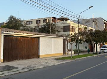 Terreno / Lote , Lima · Venta de Casa Como Terreno