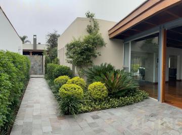 Casa · 400m² · 3 Dormitorios · 2 Estacionamientos · Linda Casa en Condominio Cerrado El Montículo en La Planicie