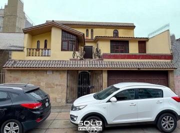 Casa · 515m² · 8 Dormitorios · 2 Estacionamientos · Casa/terreno de 338 m² en Venta en San Borja