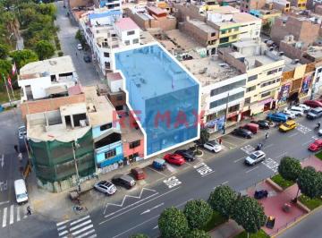 Local comercial · 869m² · 6 Dormitorios · Alquiler de Local Comercial con Zonificación Cz – Av Perú (Cdra. 32), San Martín de Porres – 906 m²