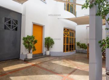 Casa · 384m² · 4 Dormitorios · 2 Estacionamientos · Casa en Venta en Miraflores