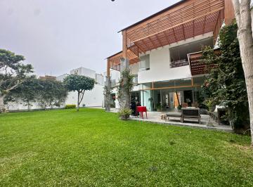 Casa de 5 habitaciones, Lima · Moderna Casa Que Combina Arquitectura y Acabados Impecables