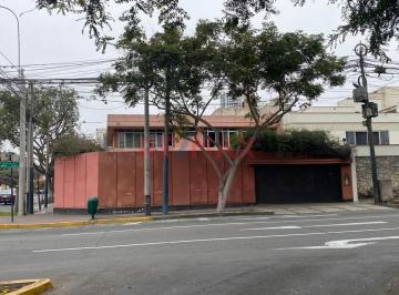 Casa · 469m² · 7 Dormitorios · 2 Estacionamientos · Oportunidad Única! Vendo Casa Como Terreno – 500 m² – San Isidro