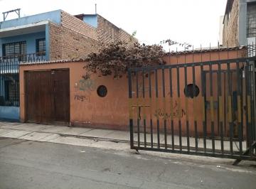 Terreno / Lote de 3 habitaciones, Lima · Venta de Casa Terreno en Chorrillos de 250 m² con Cochera