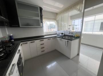 Cluster Inmobiliario · Amplitud y Buen Clima en Flat Ubicado en La Parte Baja de Cayma