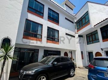 Casa · 142m² · 4 Dormitorios · 1 Estacionamiento · Chalet en Venta a Una Cuadra de La Universidad de Lima Id: 2 9 4 9 7
