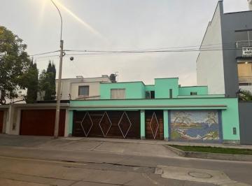 Casa de 4 habitaciones, Lima · Se Vende Casa en San Borja, a Espalda Av Aviación con San Borja Norte.