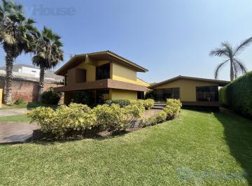 Casa · 350m² · 4 Dormitorios · 4 Estacionamientos · Amplia Residencia de Los Años 70 en Venta en Rinconada del Lago