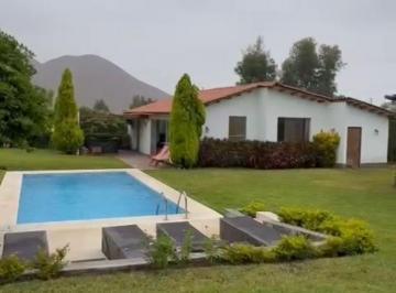 Casa · 2031m² · 2 Dormitorios · 4 Estacionamientos · Casa de Campo Venta Fundo San Andrés Cañete, Piscina, Jardín, At.2031 m².