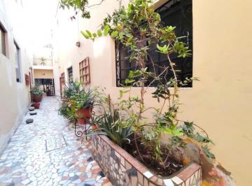 Departamento de 4 habitaciones, Lima · Triplex en Venta en Breña – Espacio y Potencial Para Tu Familia
