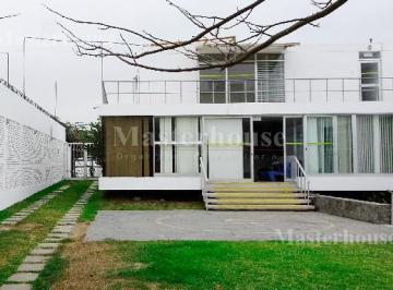 Casa · 849m² · 3 Dormitorios · 12 Estacionamientos · Casa - San Isidro