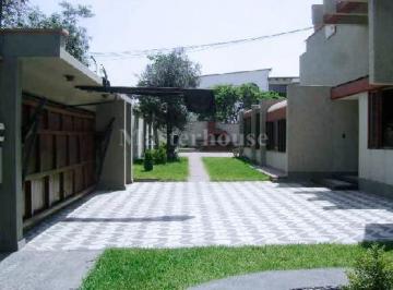 Casa · 500m² · 5 Dormitorios · 8 Estacionamientos · Casa - San Isidro
