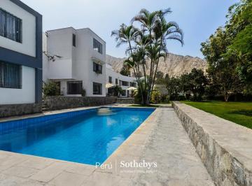 Casa · 213m² · 12 Dormitorios · 52 Estacionamientos · Descubre Este Fundo de 11,750 m² Una Oportunidad Única de Inversión