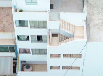 Casa de 10 habitaciones, Lima · Venta de Casa/edificio en San Miguel de 64 m² de 5 Pisos