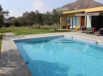 Casa · 300m² · 6 Dormitorios · 3 Estacionamientos · Alquilo Casa de Campo - Pucusana
