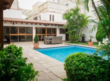 Casa · 357m² · 5 Dormitorios · Linda Casa en Chacarilla San Borja. Frente Al Pentagonito y a Solo Media Cuadra del Parque Aramburú.